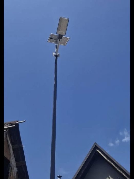 Duża uliczna metalowa lampa solarna led IP65  panel 35cm x 45cm