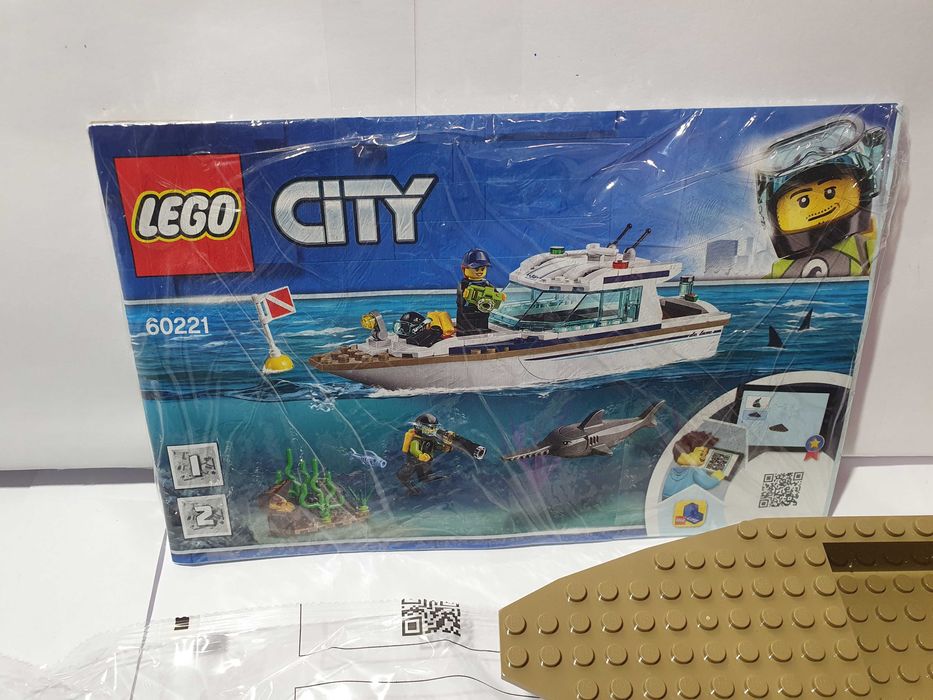 Klocki LEGO CITY 60221 Diving yacht  jacht lódz plywająca +nurek +rekin ryba miecznik Łodz plywa po wodzie