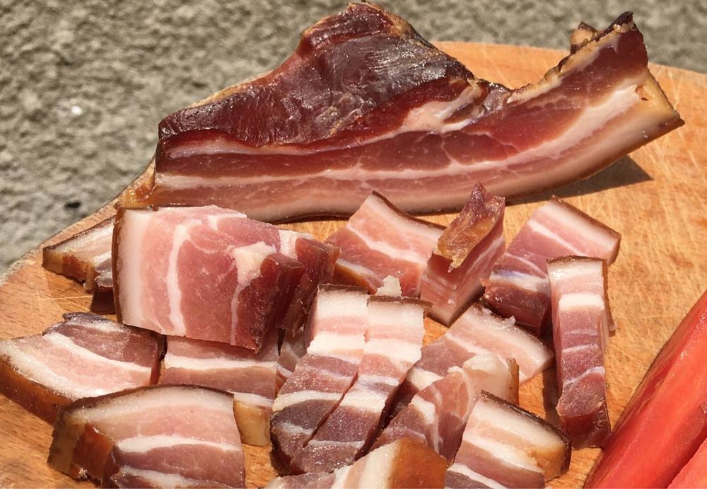 Закарпатські м‘ясні сирокопчені шовдарь хамон,бекон,сало прослойка