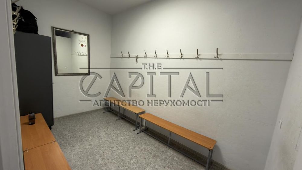 Продаж цокольне приміщення м. Бровари 109м2