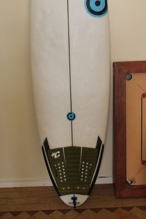 6'3 surfboard - all round conditions - 5 fin box