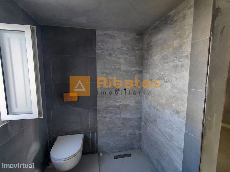 Moradia T2 remodelada com terreno na Fajarda