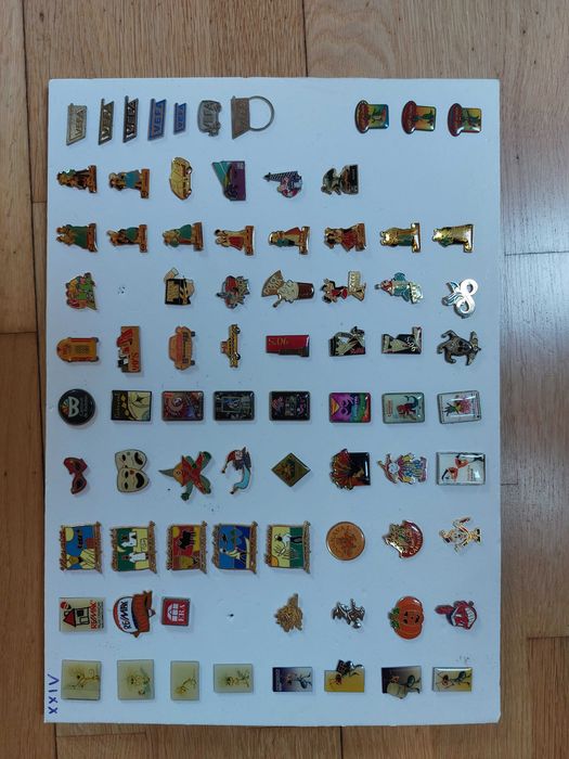 Pins de mola variados XXIV