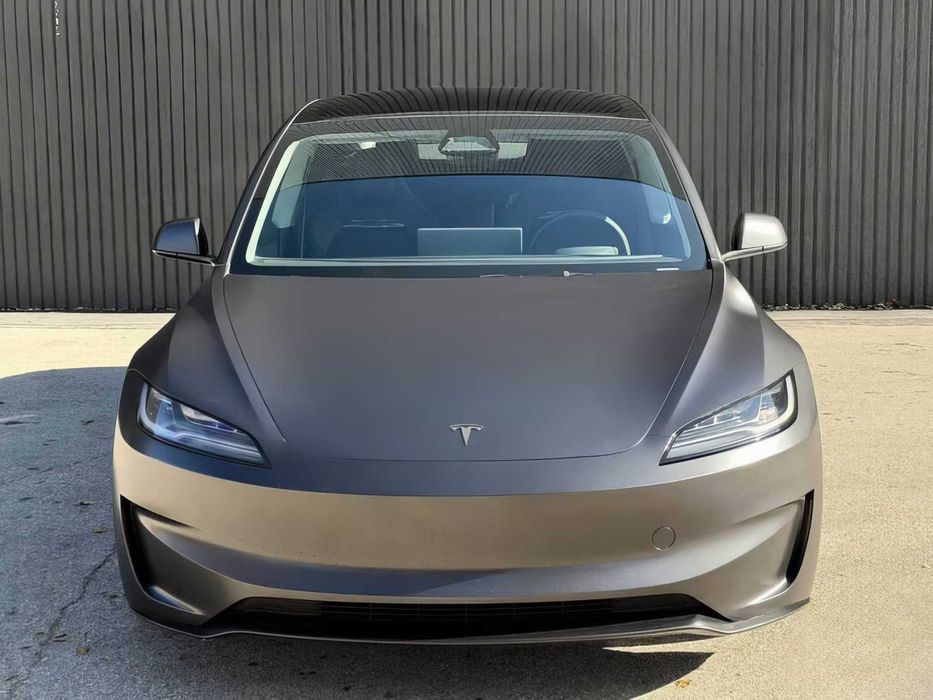 Tesla Model 3      2024