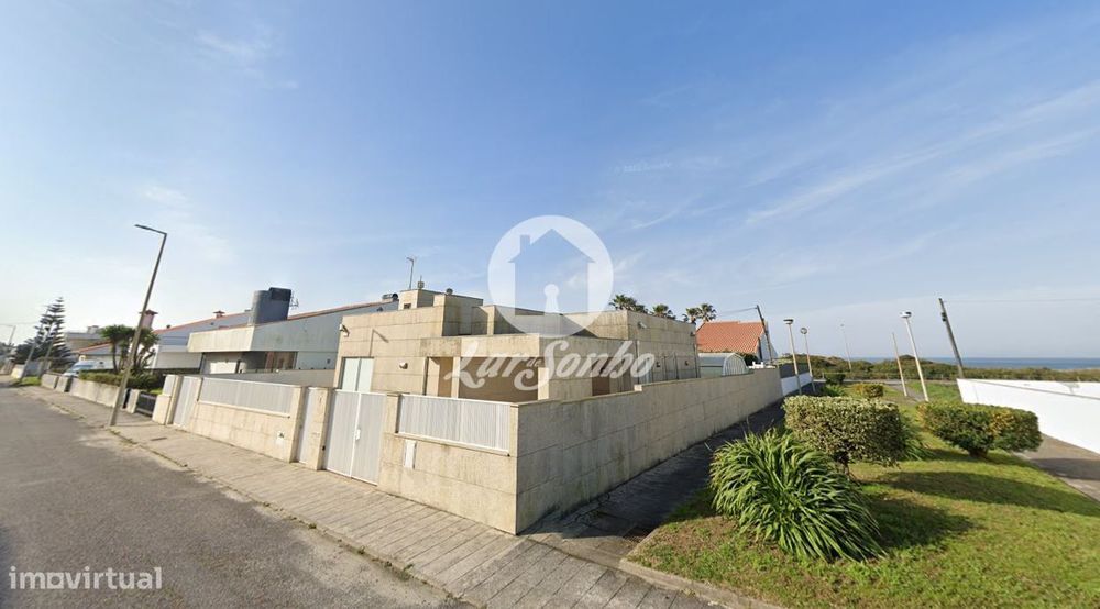 Moradia T3 com Garagem Fechada e Piscina em Viana do Castelo