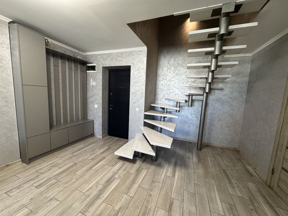 Продаж 3 кімнатної квартири з ремонтом в новобудові