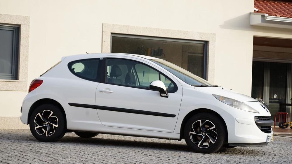Peugeot 207 em muito bom estado