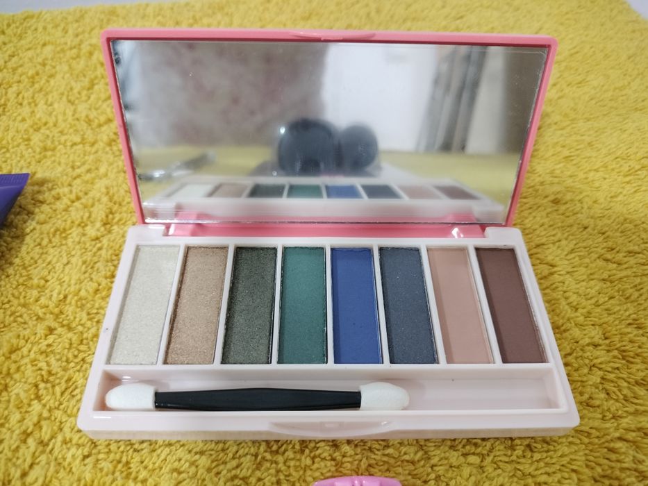 Vende se conjunto maquilhagem novo