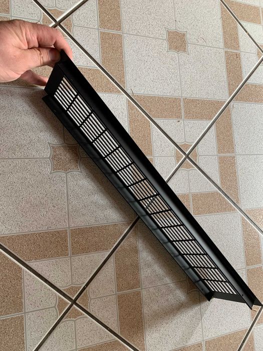 Kratka wentylacyjna do mebli nierdzewna czarna