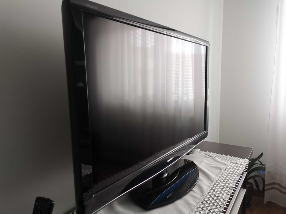 Telewizor Sharp Aquos LC-42DH77E 42" LCD + pilot + Karton/Sprawny