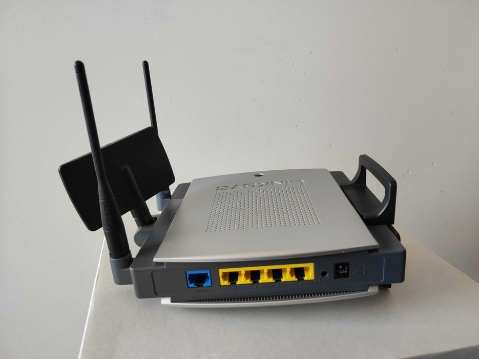 Router Linksys Cisco WRT300N v2 – Wireless-N até 300 Mbps64740936572546123