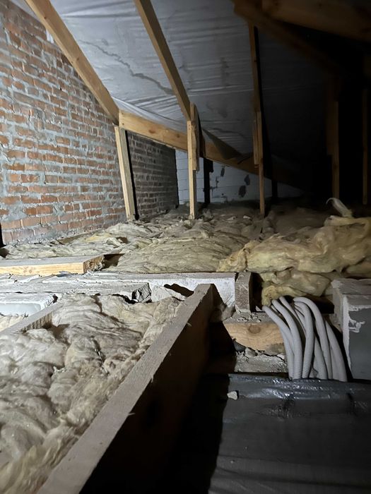 Продається  затишна та світла квартира.