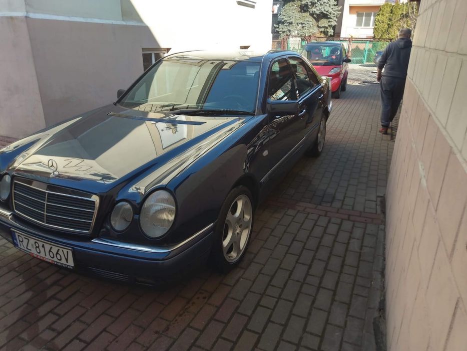 Mercedes E200 W210  stan idealny