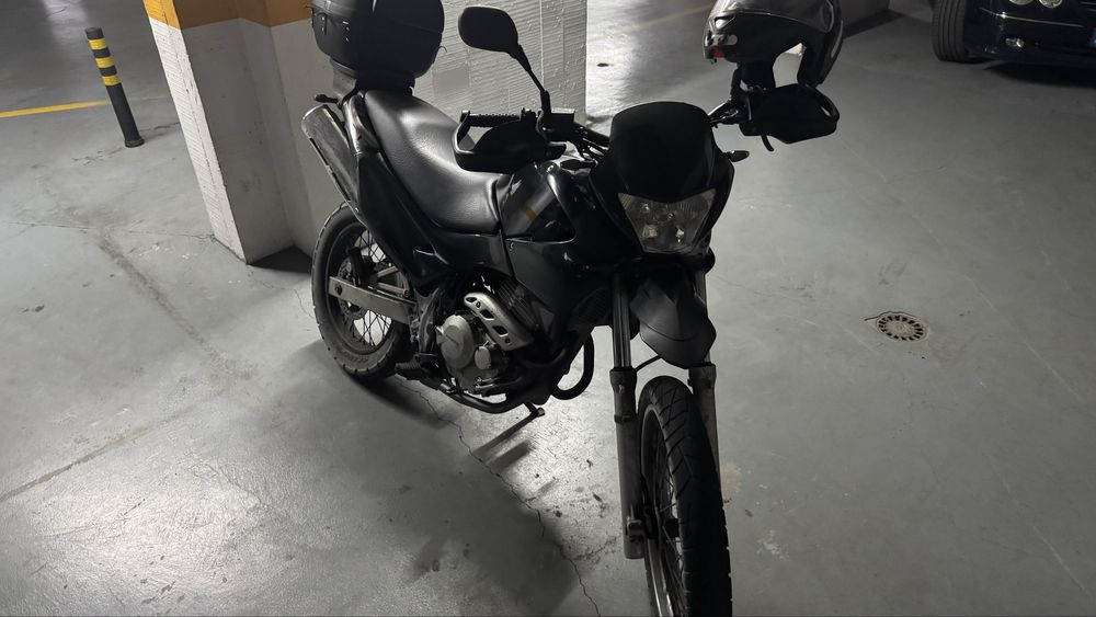 Honda NX4 Falcon 400cc (2004) - Preta