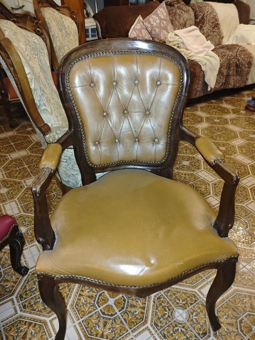 Cadeirão em pele em ótimo estado