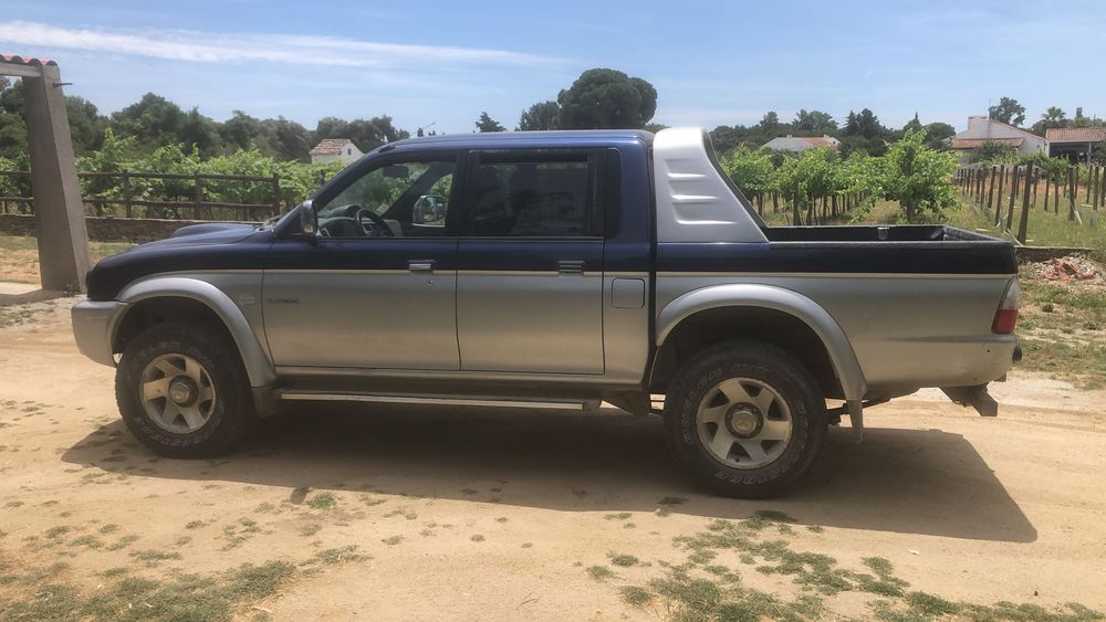 Mitsubish L200 4x4 Strakar Elegance 5 lugares