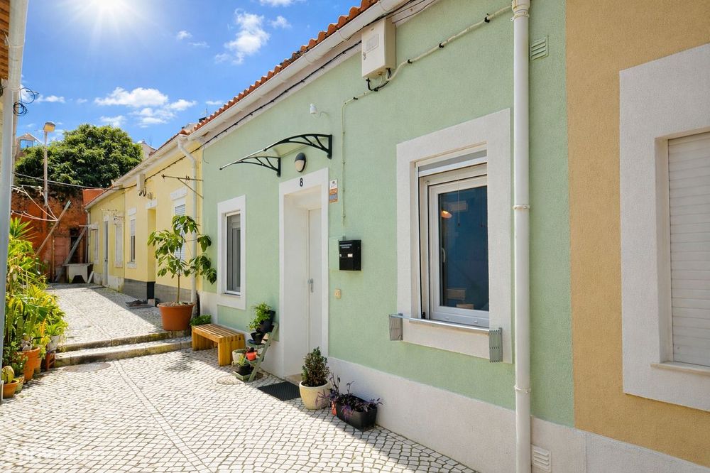 Moradia T2 histórica renovada, energia solar, em Algés/Miraflores