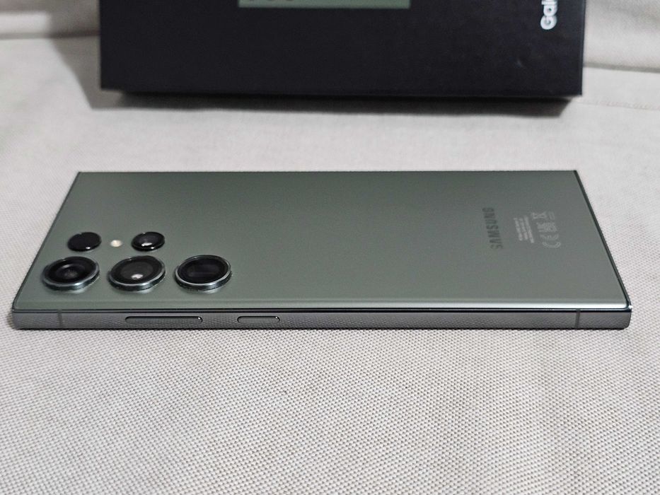 Samsung S23 Ultra 512gb.  Muito bom.