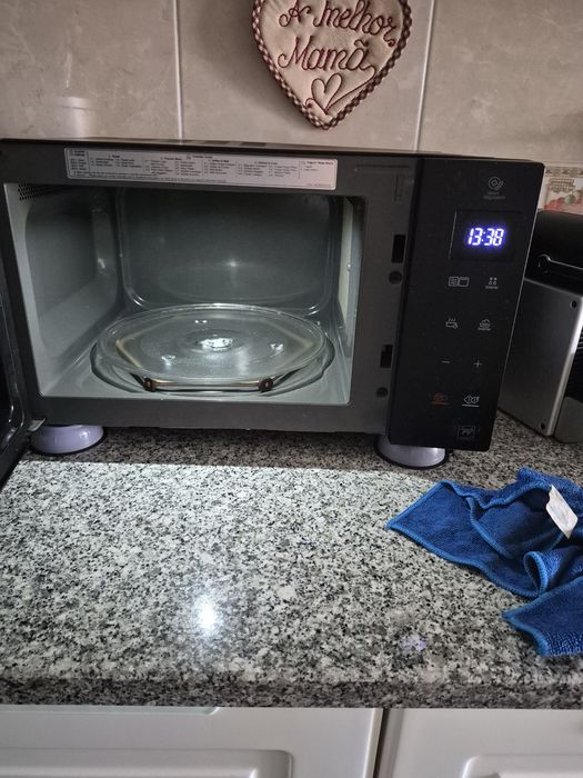 Microondas LG preto em excelente estado
