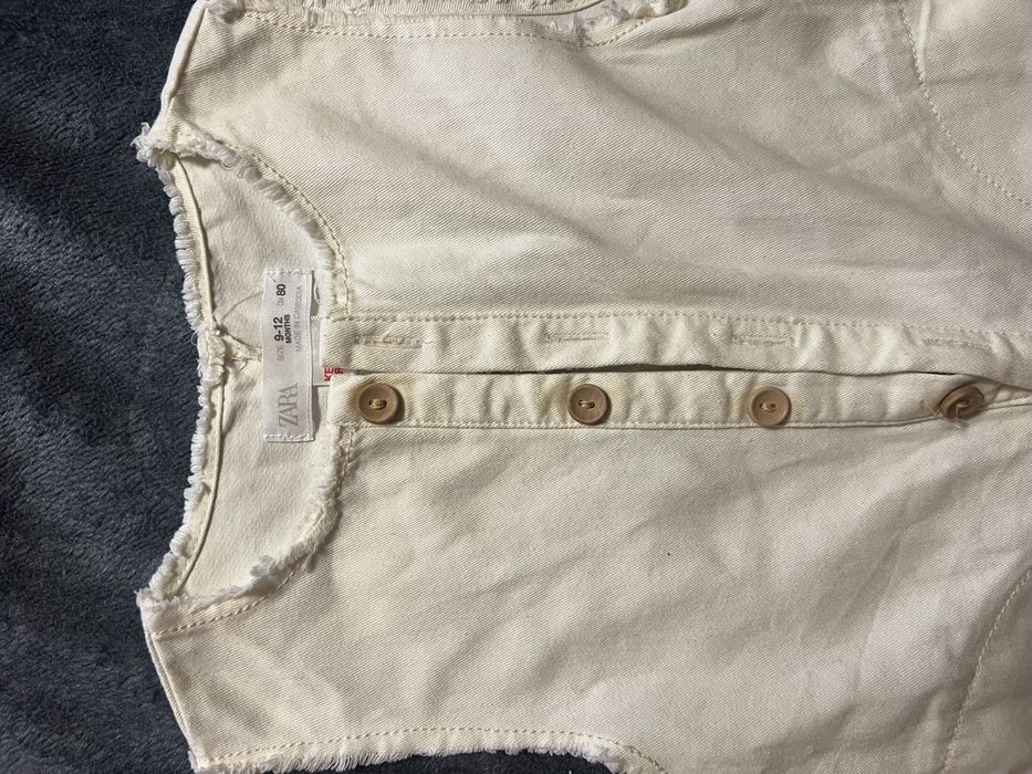 Хороши стан як на хлопчика так і на дівчинку розмір 9-11 місяців