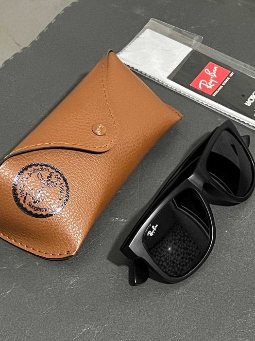 Продаю Ray-Ban Justin RB4165 Matte Black 54мм