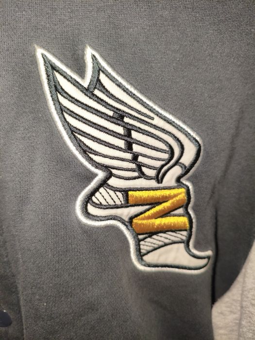 Бомбер New Balance