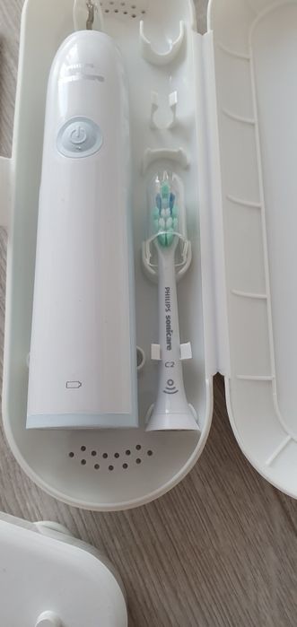 Szczoteczka soniczna Philips Sonicare nowa plus etui i końcówka HX3210