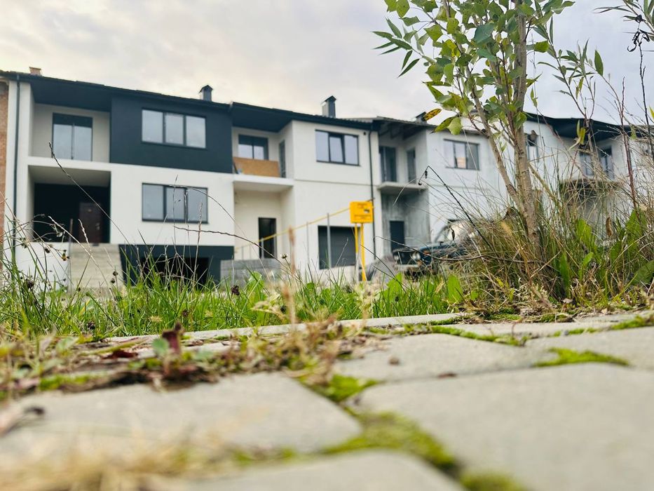 Таунхаус біля центру з гаражем на 2 авто Пятничани