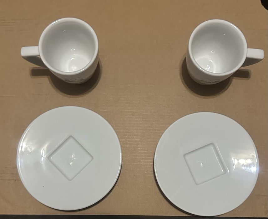 Zestaw porcelanowych filiżanek i spodków 2 szt