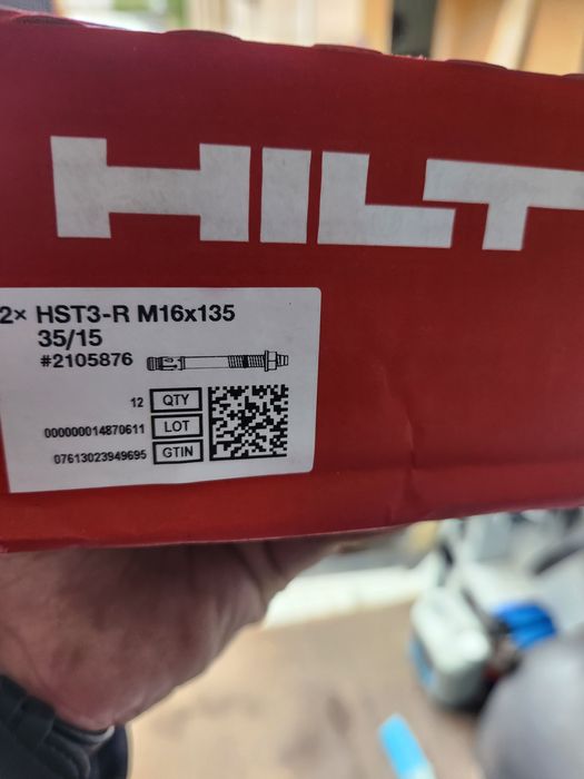 Várias buchas e parafusos