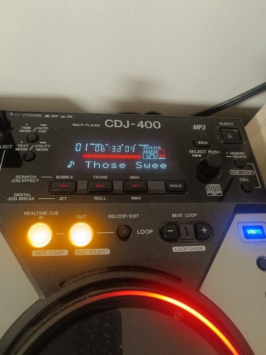 2 CDJ 400 e mesa de mistura Behringer DX626