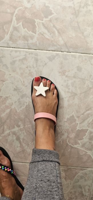 Chinelos / Sandálias Moo Chuu (Tamanho 36) – Preto/Rosa com Estrela e Coração