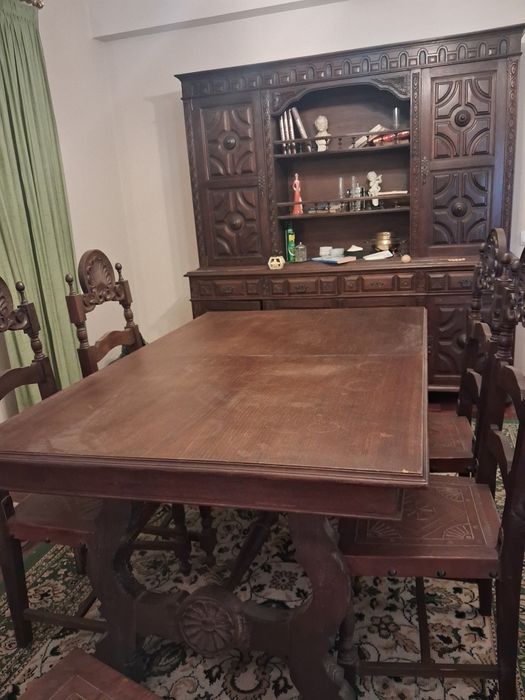 Móvel antigo em madeira maciça de castanheiro