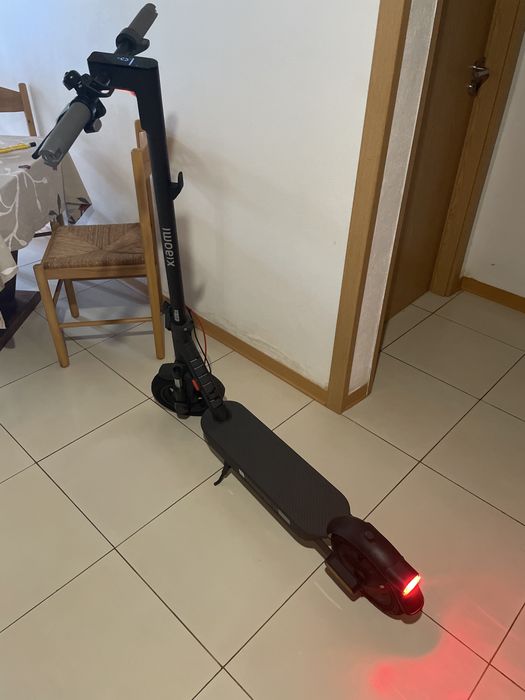 Vendo Xiaomi Scooter 5 em excelente estado, com apenas 88,3 km percorridos