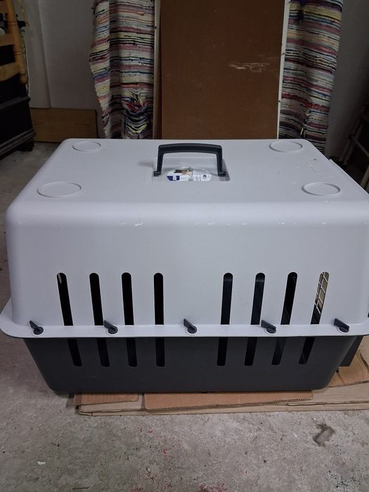 Vendo aquário e caixa transporte animal.