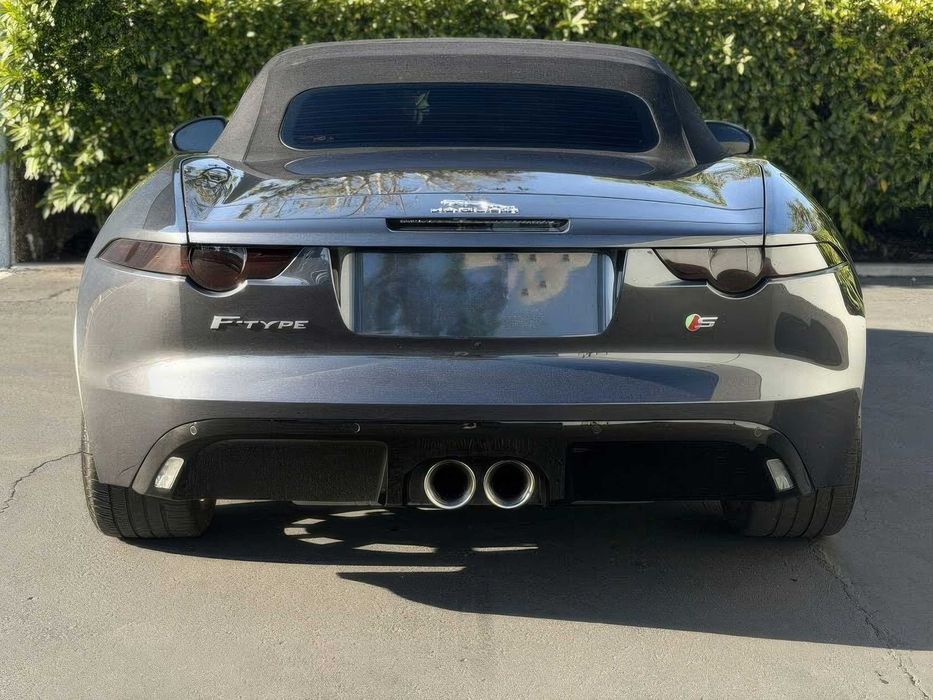 Jaguar F-TYPE R Convertible      2016