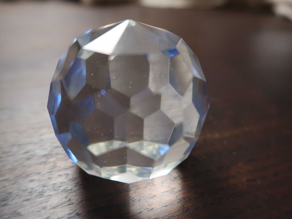 Pesa-papéis de cristal