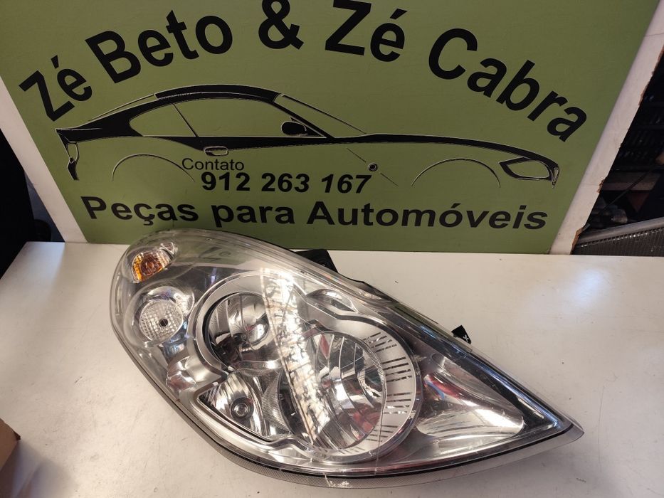 Renault Master III - Farol Direito - Ff936