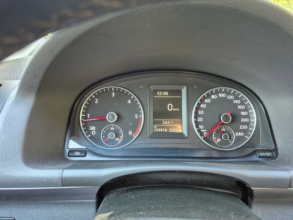 samochód osobowy VW Touran