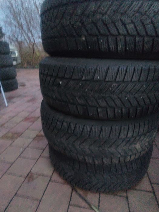 Opony zimowe 215/60/R17