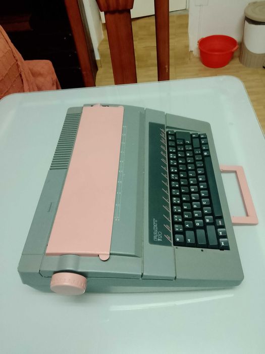 Máquina de escrever FACIT T 120 ótimo estado