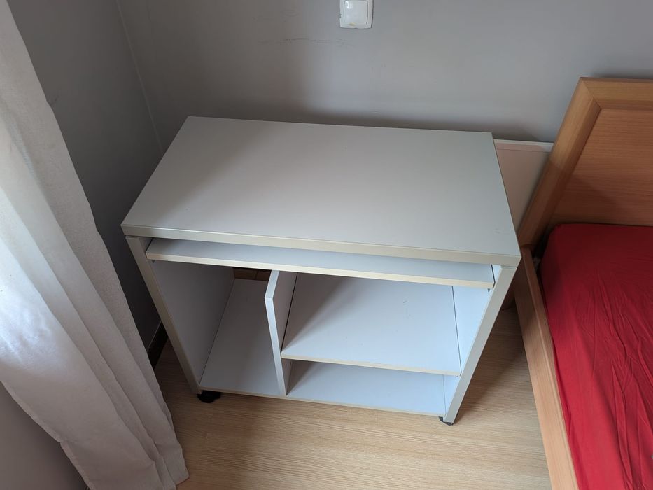 Secretaria cinza