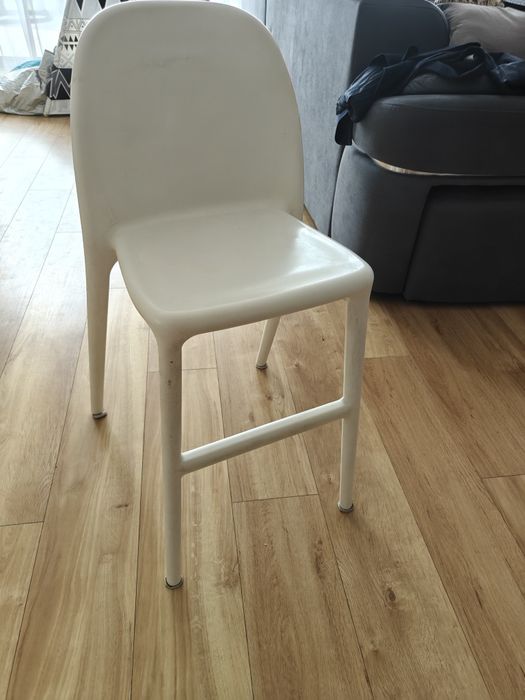 Krzesło Ikea URBAN - bardzo dobry stan 
Krzesło dziecięce, biały