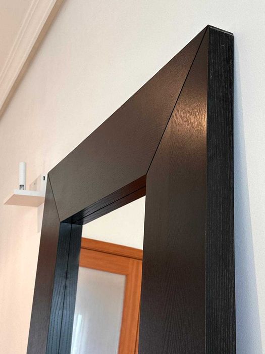 Espelho com Moldura em Madeira