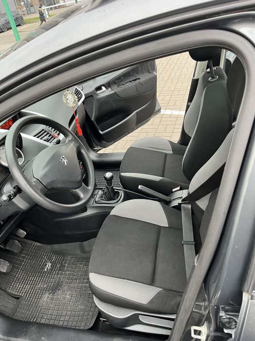 Продаю авто Peugeot 207