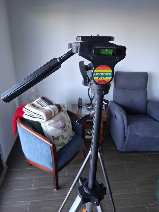 Tripés Unomat SVA 44 e Swallow, cabeças oscilantes e rotação de 360º