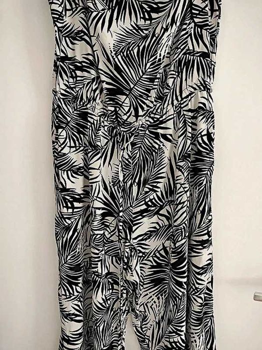Macacão Tropical Elan – Estampado Palmeiras (Preto/Branco) Tam. S