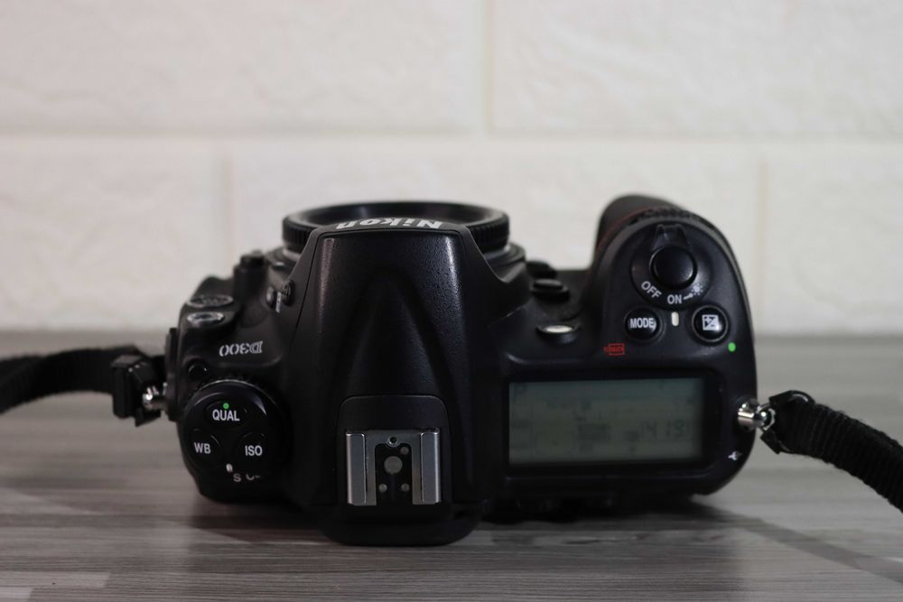 Aparat Nikon D300 Body