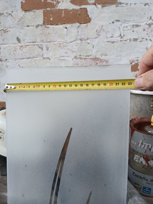 Стекло декоративне в двері 230 на 1600 у відмінному  стані