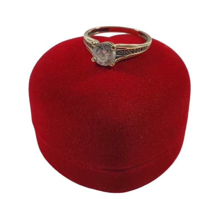 Złoty pierścionek cyrkonia próba 333 1,95g Rozmiar 14